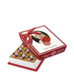 Конфеты из темного шоколада с марципаном